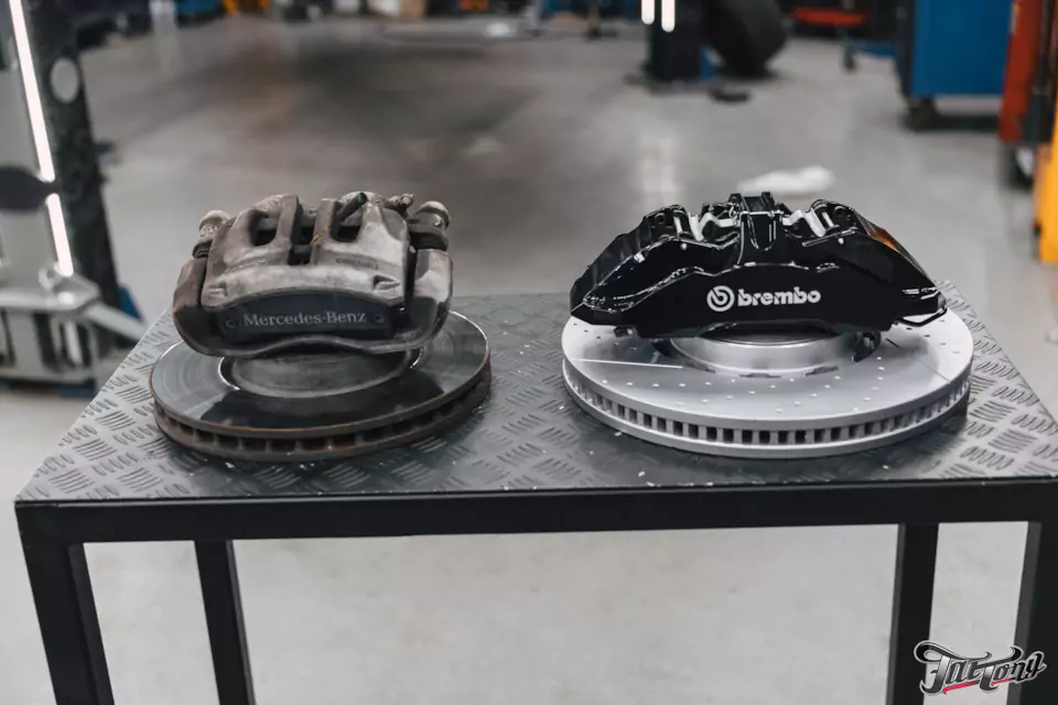 Апгрейд для Mercedes V-Class: установили усиленную тормозную систему Brembo на переднюю ось